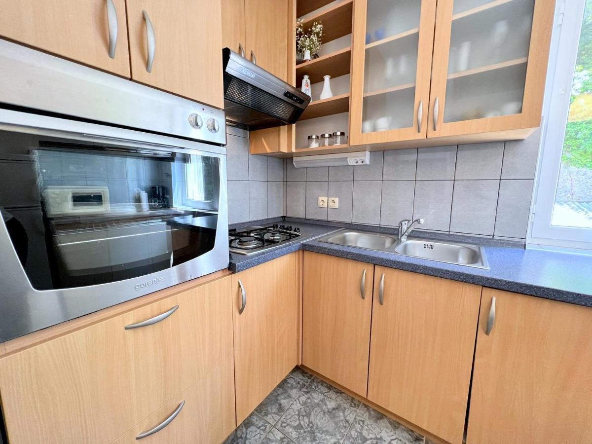 Rab City Apartment Greeny Раб Экстерьер фото