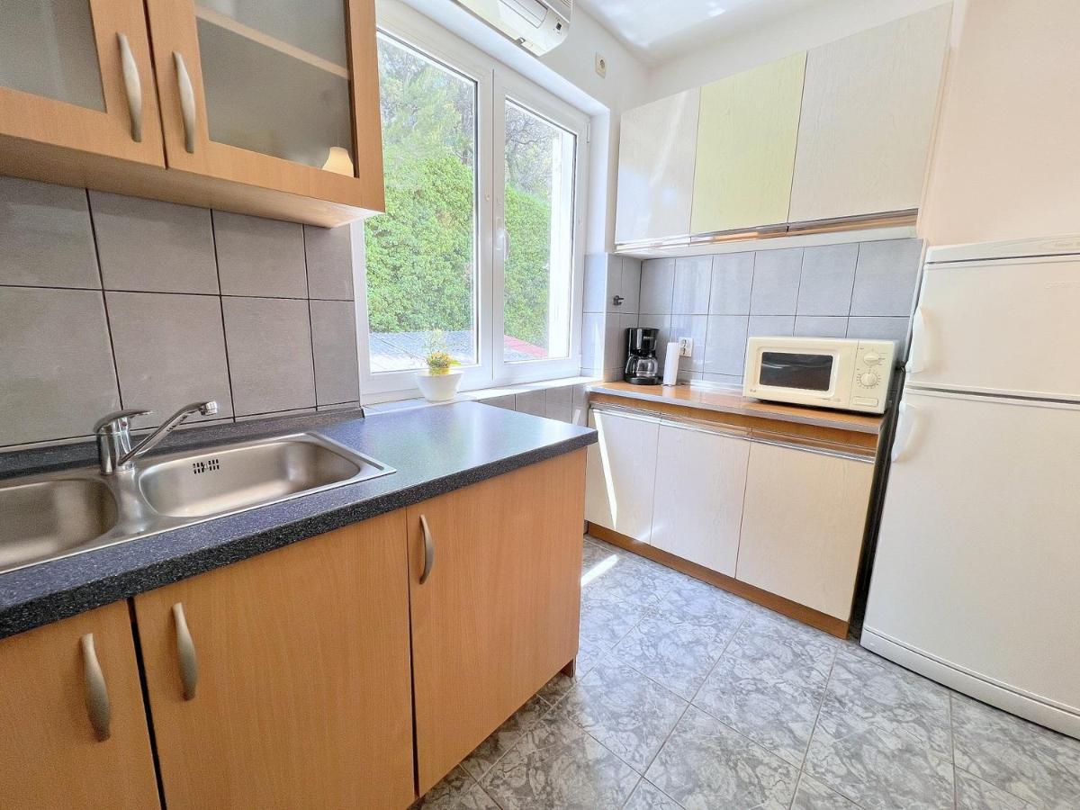 Rab City Apartment Greeny Раб Экстерьер фото