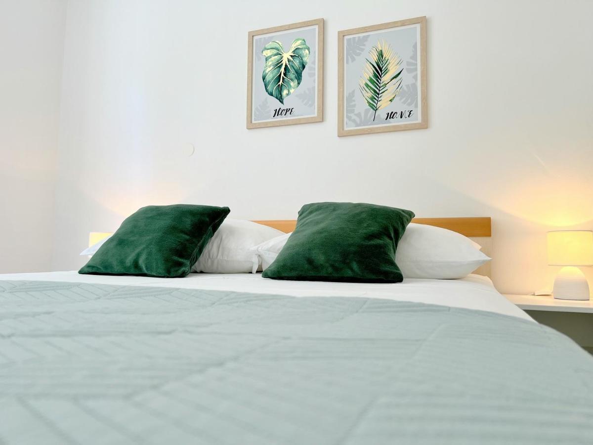 Rab City Apartment Greeny Раб Экстерьер фото
