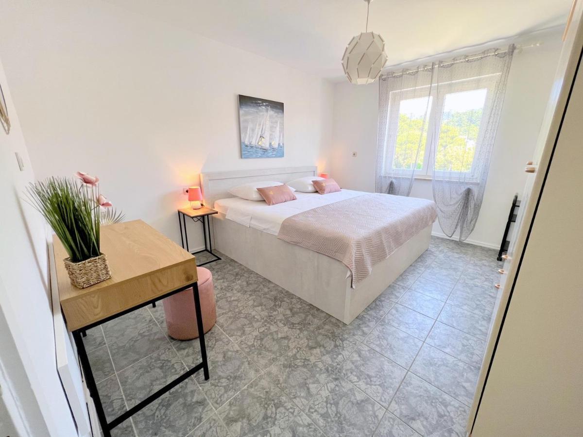 Rab City Apartment Greeny Раб Экстерьер фото