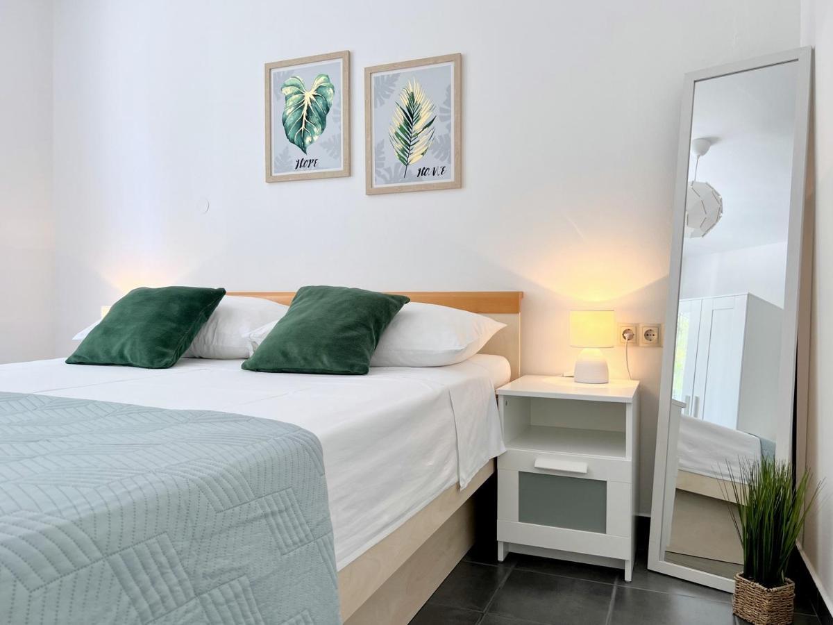 Rab City Apartment Greeny Раб Экстерьер фото