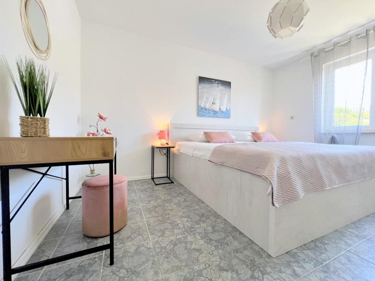 Rab City Apartment Greeny Раб Экстерьер фото