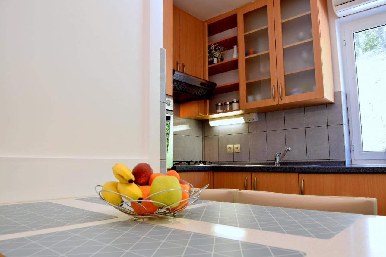 Rab City Apartment Greeny Раб Экстерьер фото