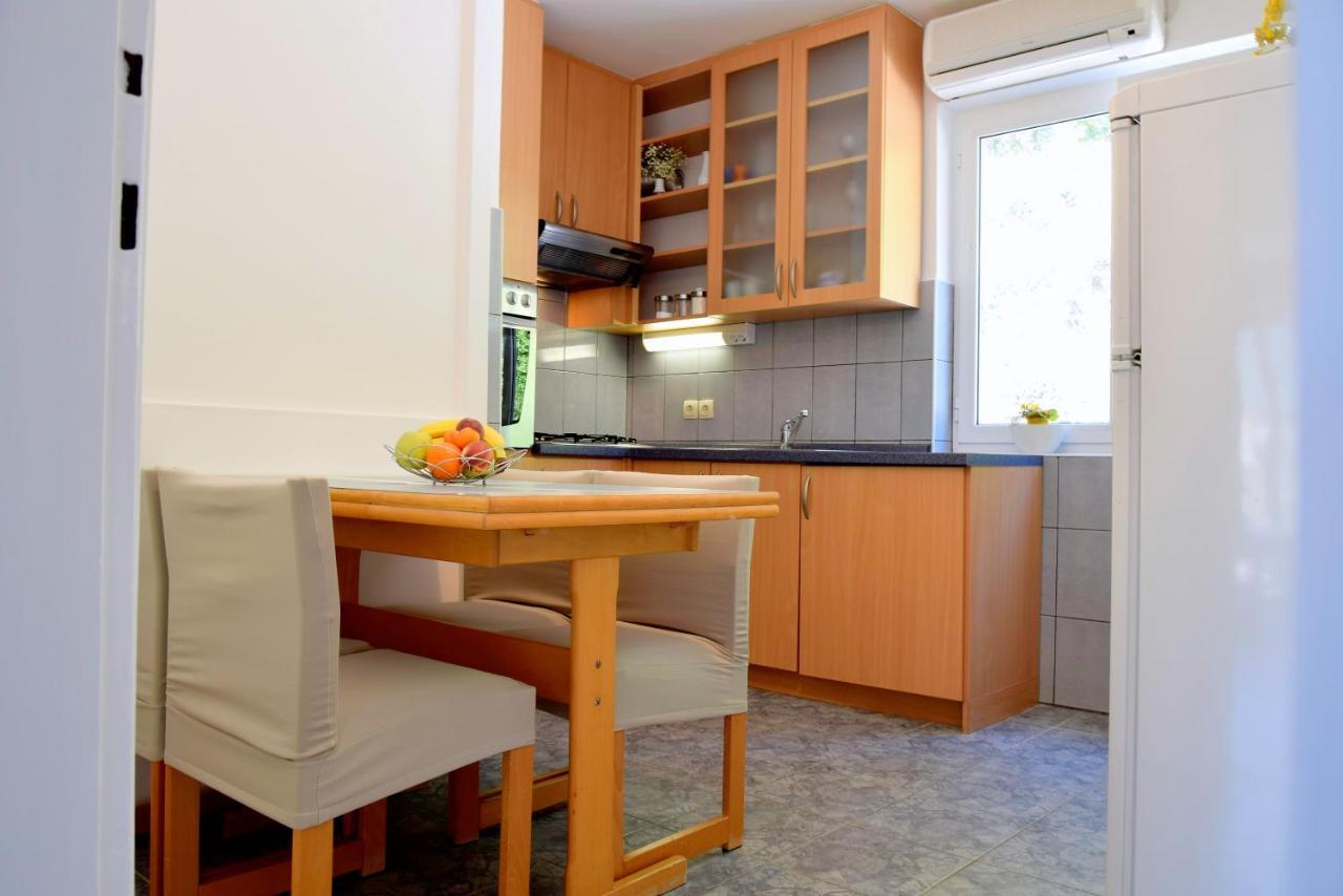 Rab City Apartment Greeny Раб Экстерьер фото